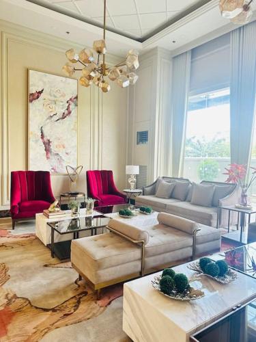 Χώρος καθιστικού στο Condo with Balcony in Iloilo City
