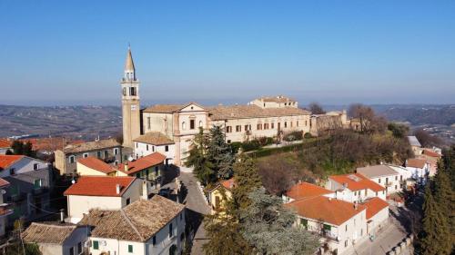 an aerial view of a town with a clock tower at La casa di mammona in Semivicoli