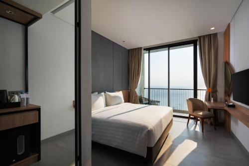 Postel nebo postele na pokoji v ubytování Laska Hotel & Resort Ciletuh