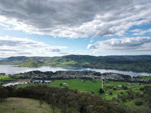 an aerial view of a town and a lake at The Gatta Inn in Tallangatta