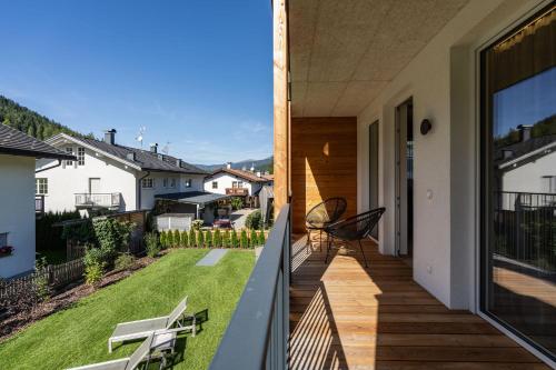 a balcony with a view of a yard at Ariane's Guesthouse in Sesto
