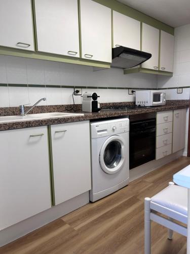 Lovely 3-Bedroom Apartment 15 Minutes from Beach
