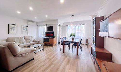 Lovely 3-Bedroom Apartment 15 Minutes from Beach