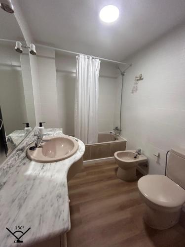 Lovely 3-Bedroom Apartment 15 Minutes from Beach