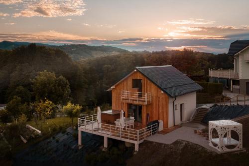 Cottage Retreat with Hot Tub & Sauna