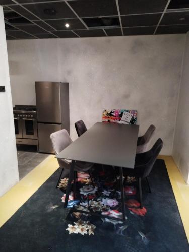a table and chairs in a room with a kitchen at Happy in Deventer in Deventer