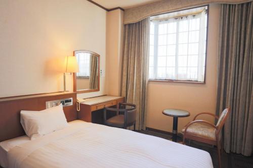Postel nebo postele na pokoji v ubytování Hotel Castle Inn Suzuka