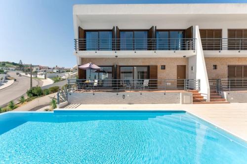 Πισίνα στο ή κοντά στο Eyes on the Lagoon - Condomínio privado com piscina