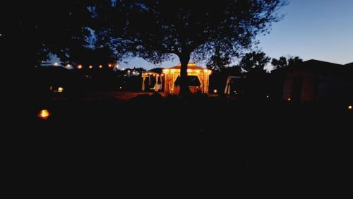 Φωτογραφία από το άλμπουμ του Country Chic Antico Casale - piscina idromassaggio lettini, solarium, cinema experience, wifi, parcheggio σε Caiazzo