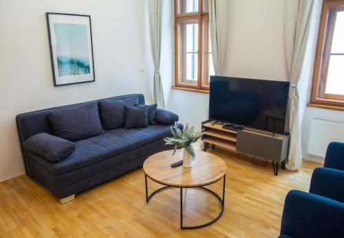 City Centre Apartment with Parking