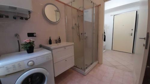 A bathroom at Happy Apartment - TWA