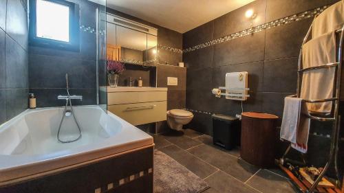 Phòng tắm tại Villa des Anémones