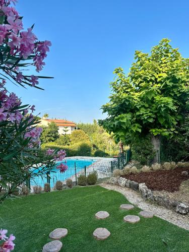 T2 Mandelieu Cannes - Résidence calme -piscine - proche commodités