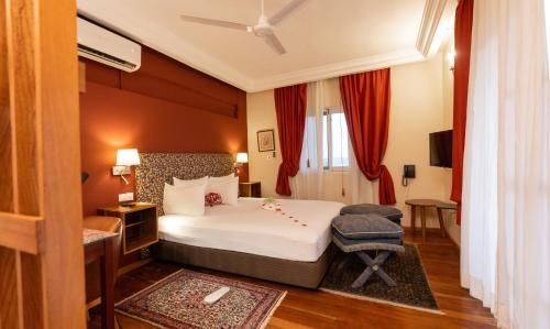 Gallery image of Golden Hill Parker Hotel in Elmina