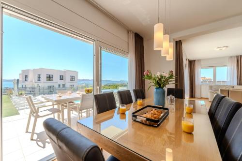 New Luxury Villa "Via"