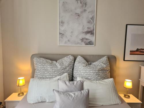 Foto Home away from home stylish central netflix kitchen 1