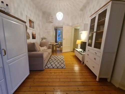 Foto Home away from home stylish central netflix kitchen 5