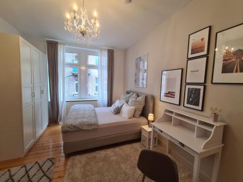 Foto Home away from home stylish central netflix kitchen 2