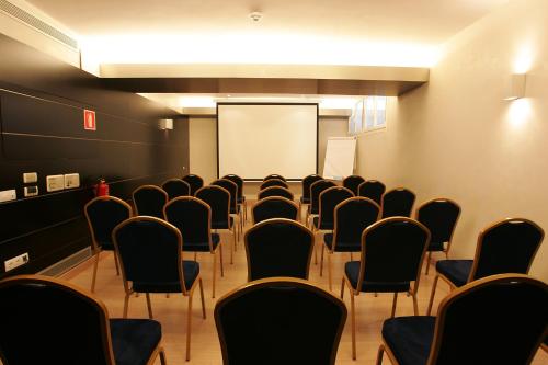 Der Geschäftsbereich oder Konferenzraum in der Unterkunft Hotel Simbad Ibiza