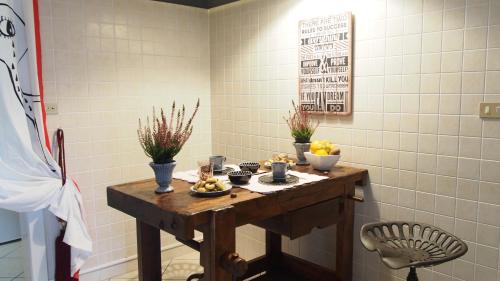 a table with fruit on it in a bathroom at Provenzale in Desenzano del Garda