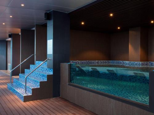 a large swimming pool with stairs and a swimming pool at Wyndham Panbil Batam in Batam Center