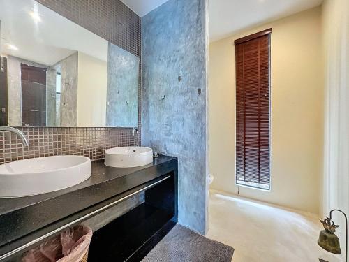 a bathroom with a sink and a large mirror at villa lavanya in Bophut 