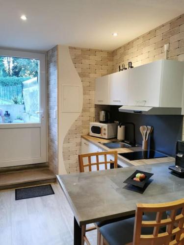 Kuchyň nebo kuchyňský kout v ubytování Appartement entièrement neuf