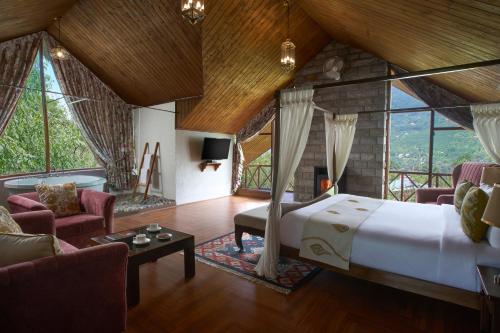 Postel nebo postele na pokoji v ubytování Larisa Resort Manali