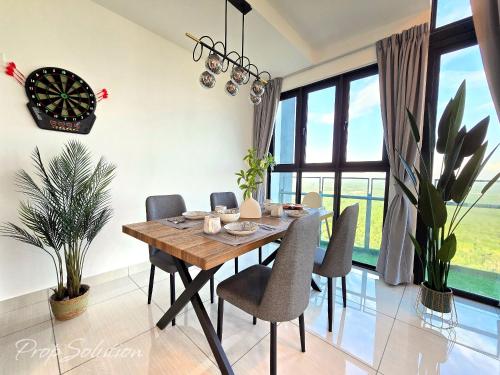 a dining room with a table and chairs at Loft Suite Johor Bahru Legoland 6Pax in Iskandar Puteri