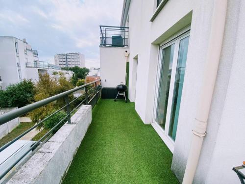 Photo de la galerie de l'établissement Duplex Terrasse Cosy Familial Proche Paris, à Bagnolet