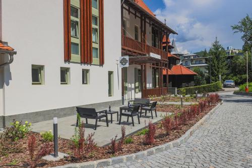 a row of chairs and tables outside of a building at Turul Villa in Sovata