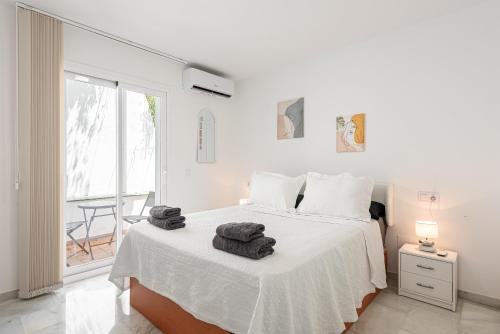 Giường trong phòng chung tại Villa Pedregalejo Vistas al mar