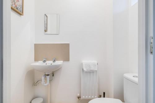 Koupelna v ubytování Modern & comfortable 4 bed house