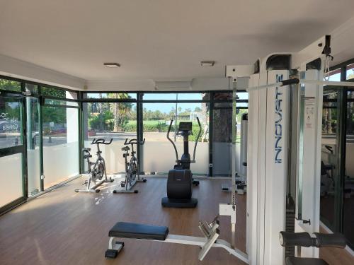 Isla Canela Golf Hotel Boutiqueにあるフィットネスセンターまたはフィットネス設備
