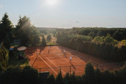Tenis a/nebo squash v ubytování Hotel Podklasztorze nebo okolí