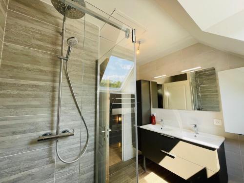 Bilik mandi di Casa Belle Rive
