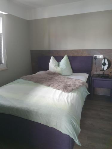 Ένα ή περισσότερα κρεβάτια σε δωμάτιο στο Aparthotel-Stadtallendorf