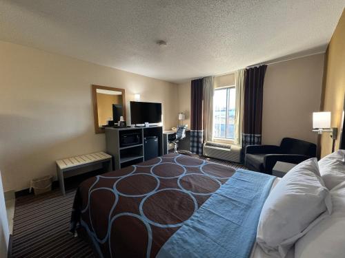 Ein Bett oder Betten in einem Zimmer der Unterkunft Super 8 by Wyndham Columbia Clark Lane