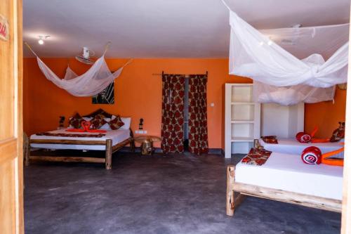 Кровать или кровати в номере Lake Natron Maasai giraffe eco Lodge and camping