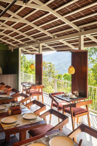 Ein Balkon oder eine Terrasse in der Unterkunft Tomorrowland Farms and Suites
