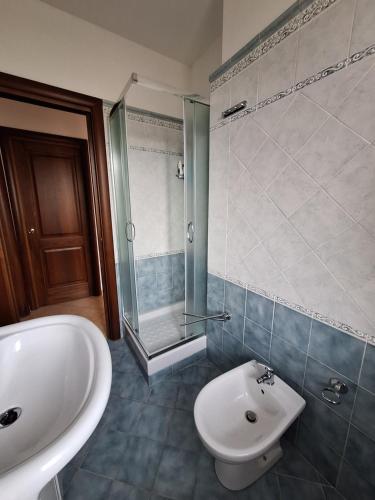 a bathroom with a sink and a toilet and a shower at [2 KM DAL MARE] Villetta relax con barbecue in Palmadula