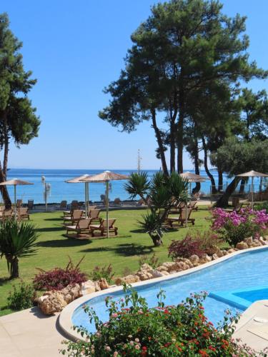 a resort with a swimming pool and the ocean at Aroma Beach Bungalows in Limenas