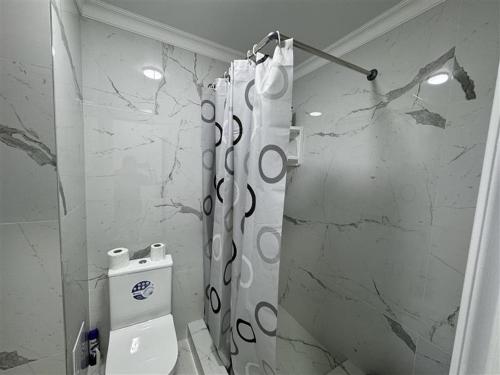 Koupelna v ubytování NEW Parkview Central Apartment Chisinau - Valea Morilor
