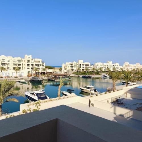 Nayah Stays, Luxurious bedroom in Fanadir Marina