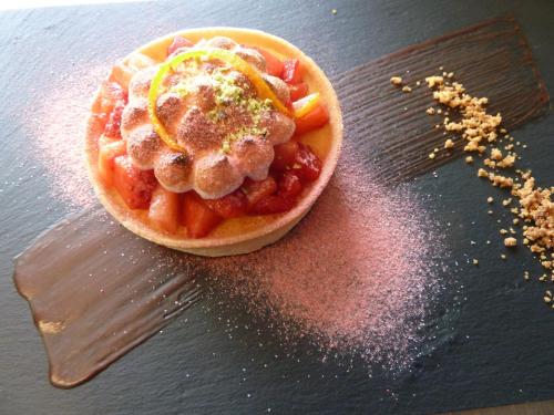 a waffle with fruit and sauce on a table at Gasthof zum Hirsch in Neukirch