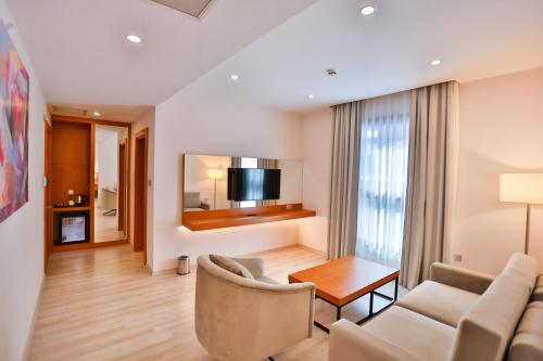 a living room with a couch and a table at Caddem Inn Hotel in Mağusa