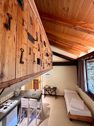 a living room with wooden walls and a kitchen with a stove at Maison Rosset agriturismo, camere, APPARTAMENTI e spa in Valle d'Aosta in Nus