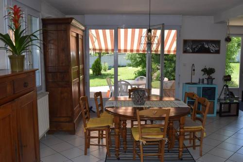 a dining room with a table and chairs at Villa familiale gap nature jardin in Gap
