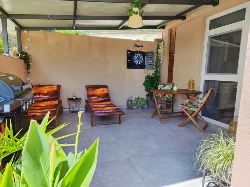 CAVE with free parking