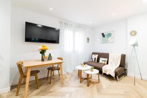 Rolando House, Free Parking